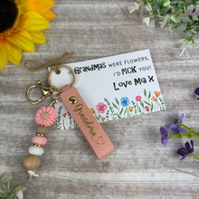 Load image into Gallery viewer, Personalised Mother’s Day Flower Keyring