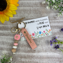 Load image into Gallery viewer, Personalised Mother’s Day Flower Keyring
