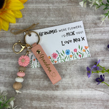 Load image into Gallery viewer, Personalised Mother’s Day Flower Keyring
