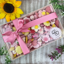 Load image into Gallery viewer, Mother&#39;s Day Personalised Luxury Sweet Box
