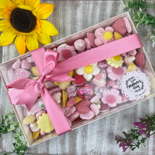 Load image into Gallery viewer, Mother&#39;s Day Personalised Luxury Sweet Box
